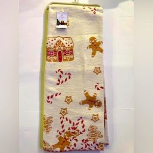 DOCOFIL WHITE Reversible Gingerbread House/Candy Cane Holiday Throw